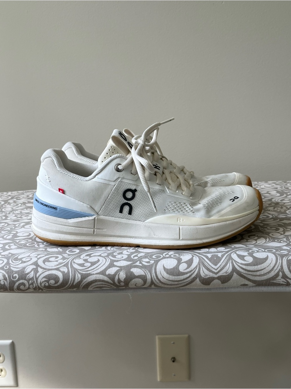 On Cloud white and Blue The Roger Pro Court Sneakers